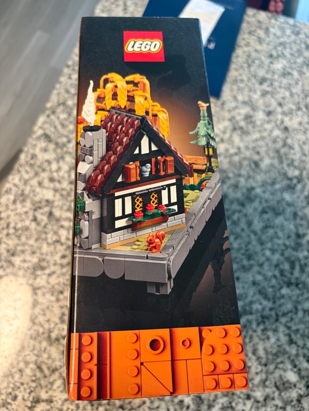NIB Lego Icons Autumn Cottage Garden (11372) - Picture 5 of 7